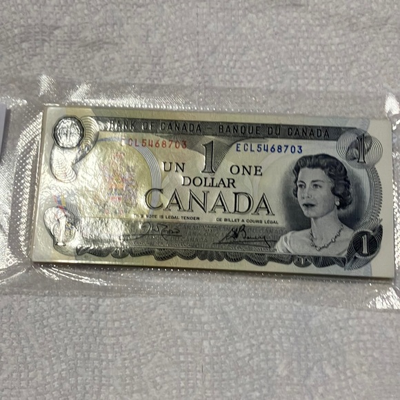 Old Canadian Currency $1 Dollar 1973 half Bundle - Picture 1 of 3